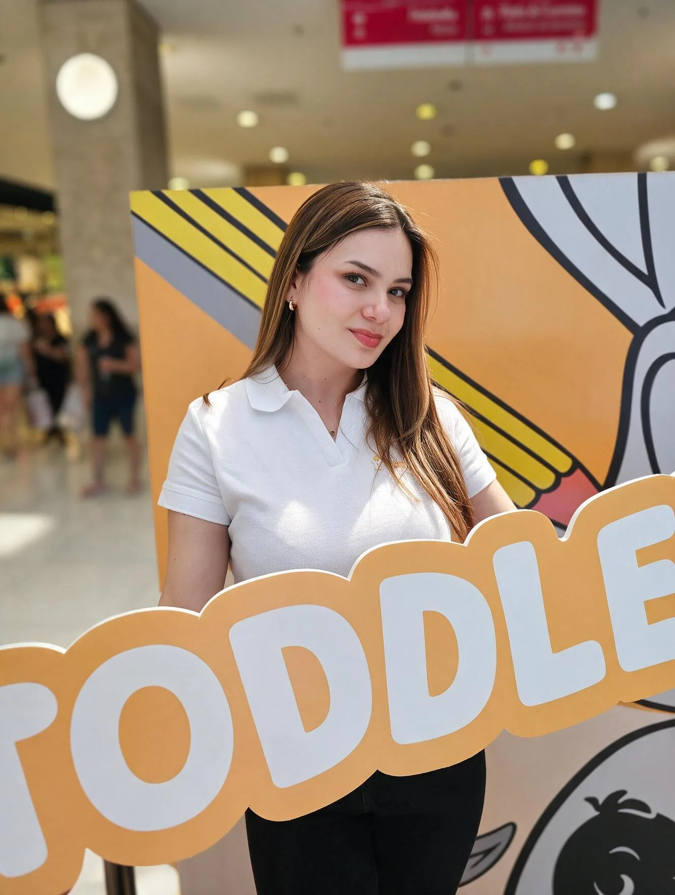 Promotora en activación de lanzamiento de Toddler Chile en Mall Plaza Norte.